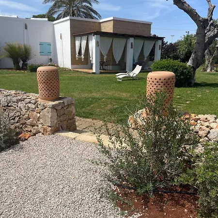 Casa Vacanze La Corte מלון דירות