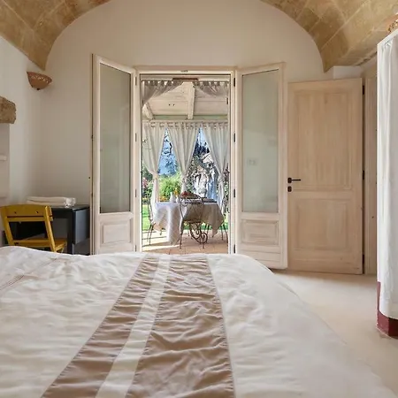 Casa Vacanze La Corte מלון דירות *