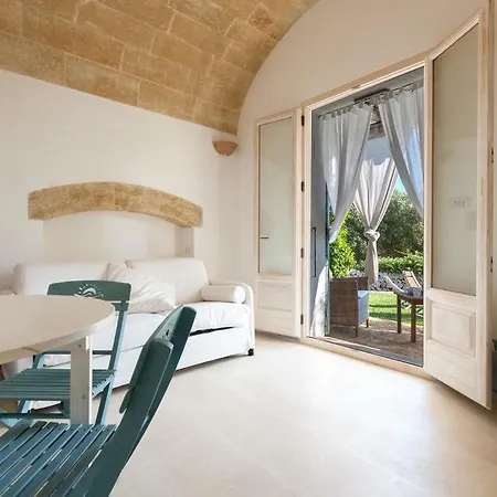 Casa Vacanze La Corte מלון דירות *